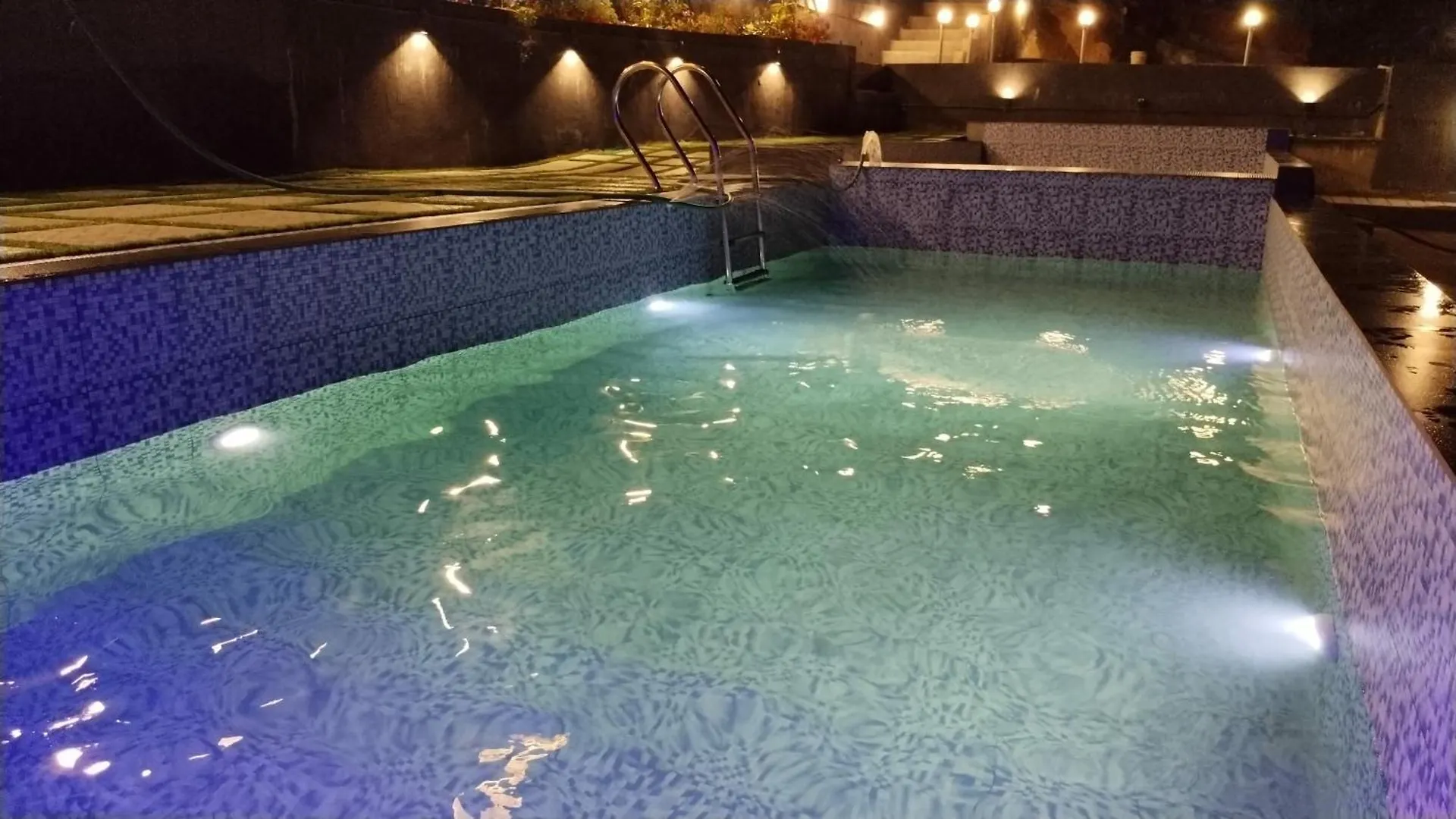 Munnar Misty Blow Hotel Resort