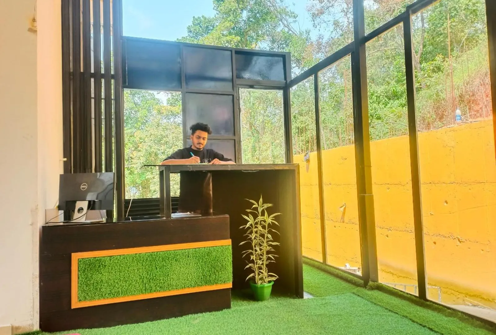 Resort Munnar Misty Blow Hotel India